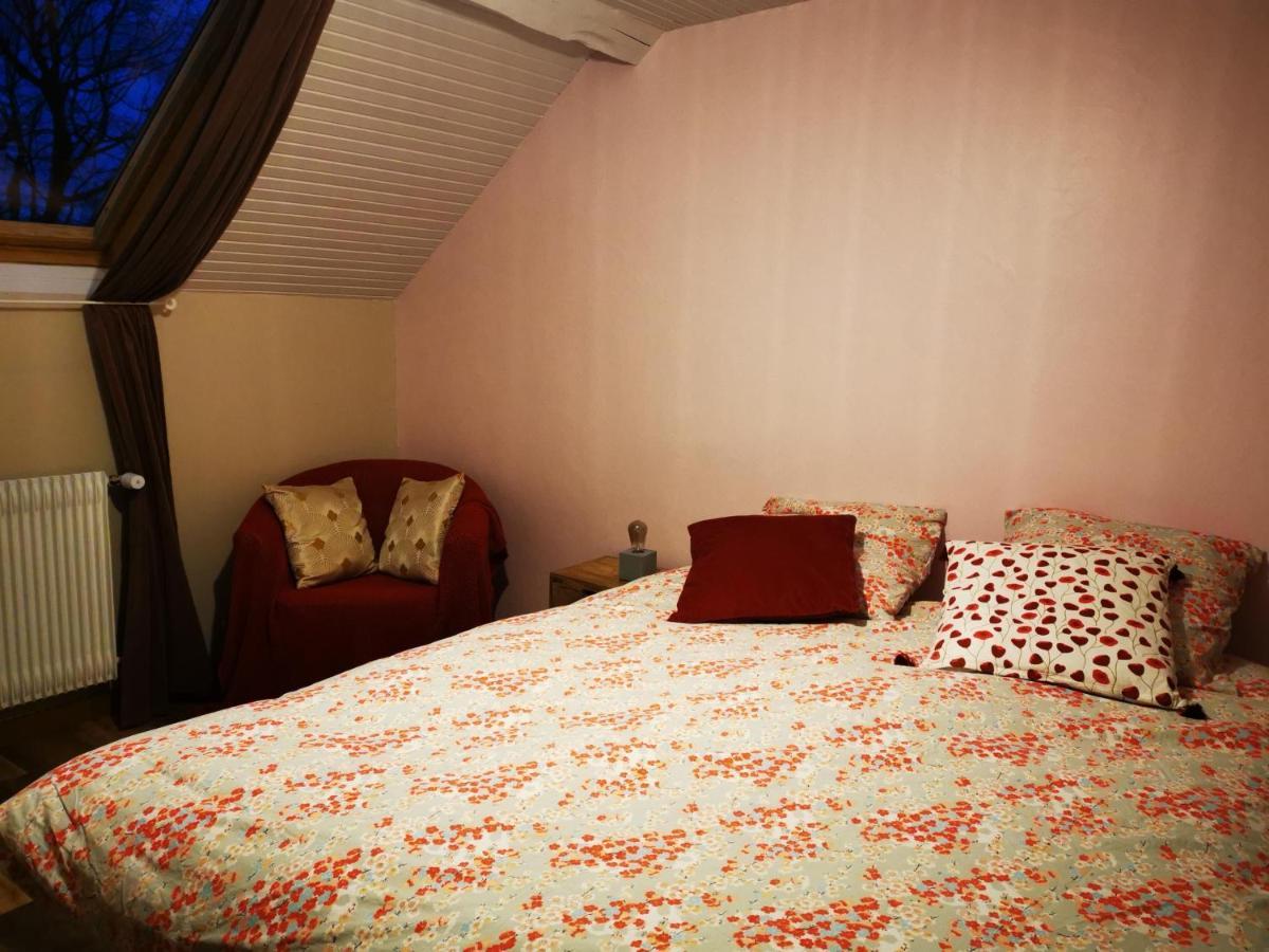 Bed and Breakfast Domaine De L'Esperance, Chambre Rose à Bersaillin Extérieur photo